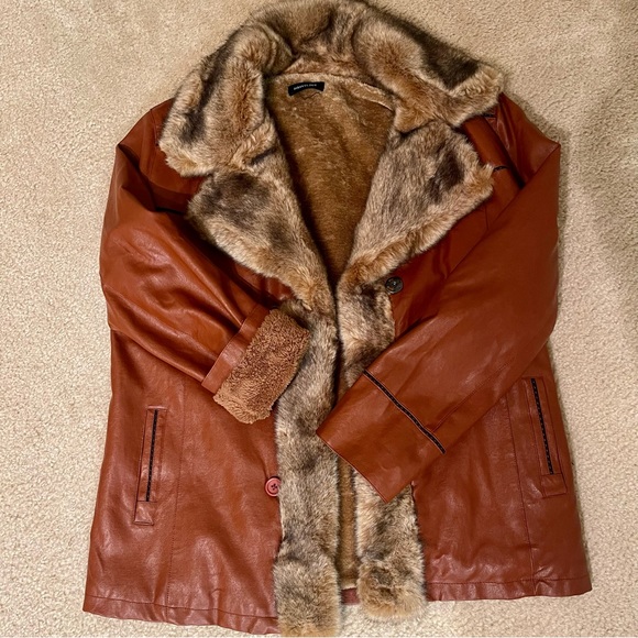 Men’s brown with tan inside M-L - Picture 2 of 4